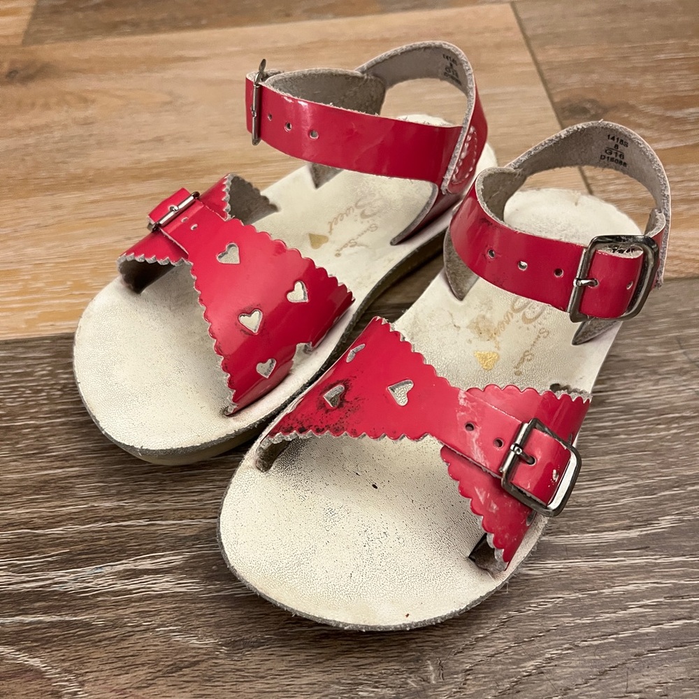 Kids pink Sandals with Heart Cutouts SunSans size 8C saltwater sweethearts